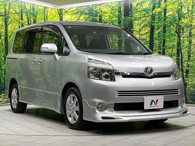 ヴォクシー ＺＳ　４ＷＤ　両側電動ドア　後席モニター　９型ナビ　バックカメラ　禁煙車　ドラレコ　スマートキー　ＨＩＤヘッド　エアロ　ＥＴＣ　純正１６インチＡＷ　オートエアコン　Ｂｌｕｅｔｏｏｔｈ　フルセグ　パドルシフト（17枚目）