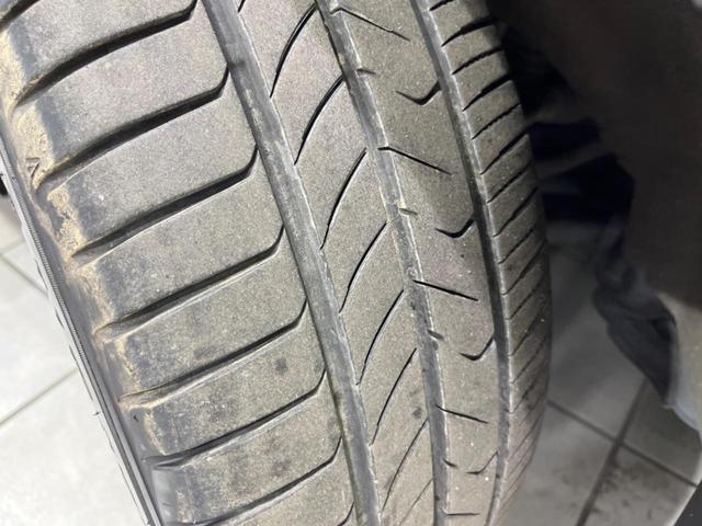 ヴォクシー ＺＳ　４ＷＤ　両側電動ドア　後席モニター　９型ナビ　バックカメラ　禁煙車　ドラレコ　スマートキー　ＨＩＤヘッド　エアロ　ＥＴＣ　純正１６インチＡＷ　オートエアコン　Ｂｌｕｅｔｏｏｔｈ　フルセグ　パドルシフト（27枚目）