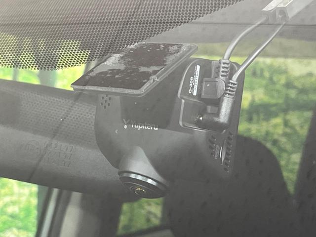 ヴォクシー ＺＳ　４ＷＤ　両側電動ドア　後席モニター　９型ナビ　バックカメラ　禁煙車　ドラレコ　スマートキー　ＨＩＤヘッド　エアロ　ＥＴＣ　純正１６インチＡＷ　オートエアコン　Ｂｌｕｅｔｏｏｔｈ　フルセグ　パドルシフト（30枚目）