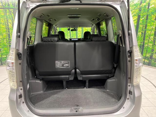 ヴォクシー ＺＳ　４ＷＤ　両側電動ドア　後席モニター　９型ナビ　バックカメラ　禁煙車　ドラレコ　スマートキー　ＨＩＤヘッド　エアロ　ＥＴＣ　純正１６インチＡＷ　オートエアコン　Ｂｌｕｅｔｏｏｔｈ　フルセグ　パドルシフト（60枚目）