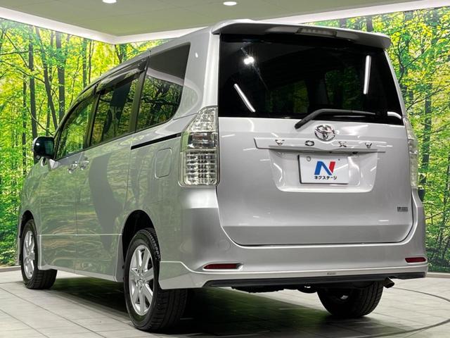 ヴォクシー ＺＳ　４ＷＤ　両側電動ドア　後席モニター　９型ナビ　バックカメラ　禁煙車　ドラレコ　スマートキー　ＨＩＤヘッド　エアロ　ＥＴＣ　純正１６インチＡＷ　オートエアコン　Ｂｌｕｅｔｏｏｔｈ　フルセグ　パドルシフト（67枚目）