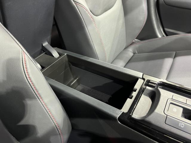 プリウス Ｚ　純正１２．３インチディスプレイオーディオ　全周囲カメラ　ＡＣ１００Ｖ電源　衝突軽減装置　レーダークルーズ　禁煙車　電動リアゲート　合皮シート　シートエアコン　パワーシート　ドラレコ　ＥＴＣ２．０（67枚目）