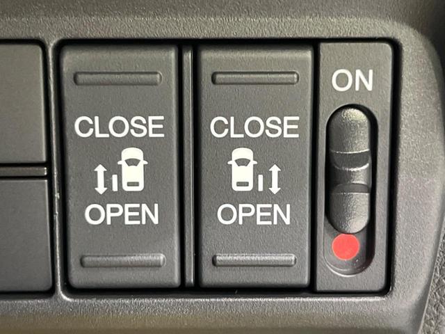 フリード エアー　４ＷＤ　登録済未使用車　両側電動ドア　純正８型ディスプレイオーディオ　バックカメラ　衝突軽減装置　レーダークルーズ　禁煙車　シートヒーター　コーナーセンサー　レーンキープ　スマートキー　ＬＥＤヘッド（3枚目）