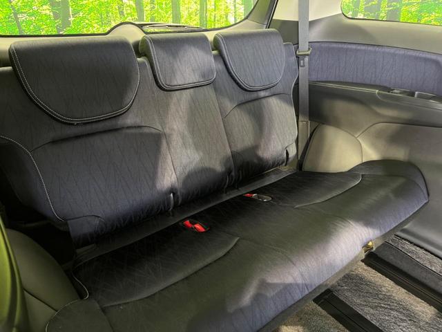 オデッセイ アブソルート・２０ｔｈアニバーサリー　両側電動ドア　後席モニター　純正８型ナビ　バックカメラ　衝突軽減装置　禁煙車　ハーフレザーシート　パワーシート　スマートキー　ＬＥＤヘッド　ＥＴＣ　クルコン　純正１８インチＡＷ　オートライト　フルセグ（10枚目）