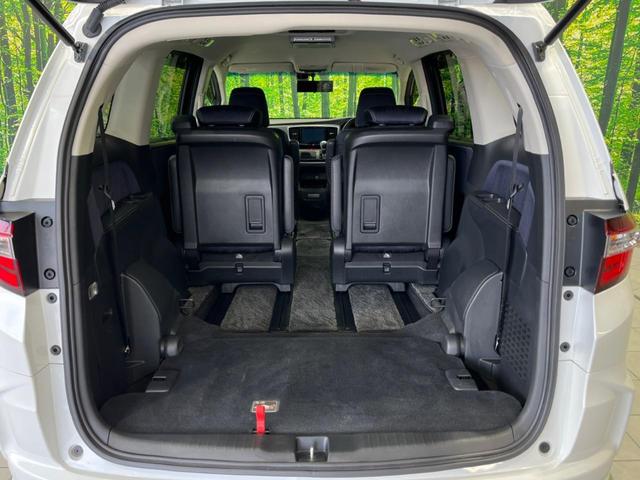 オデッセイ アブソルート・２０ｔｈアニバーサリー　両側電動ドア　後席モニター　純正８型ナビ　バックカメラ　衝突軽減装置　禁煙車　ハーフレザーシート　パワーシート　スマートキー　ＬＥＤヘッド　ＥＴＣ　クルコン　純正１８インチＡＷ　オートライト　フルセグ（11枚目）