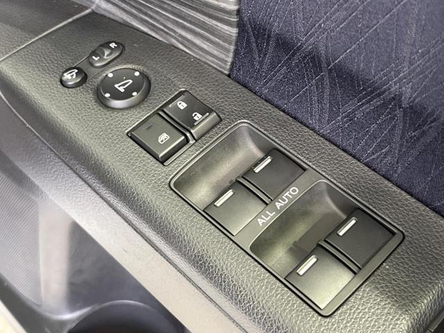 オデッセイ アブソルート・２０ｔｈアニバーサリー　両側電動ドア　後席モニター　純正８型ナビ　バックカメラ　衝突軽減装置　禁煙車　ハーフレザーシート　パワーシート　スマートキー　ＬＥＤヘッド　ＥＴＣ　クルコン　純正１８インチＡＷ　オートライト　フルセグ（28枚目）