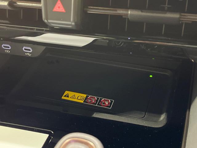 ヴェルファイアハイブリッド Ｚ　プレミア　左右独立ムーンルーフ　両側電動ドア　純正１４インチディスプレイオーディオ　全周囲カメラ　衝突軽減装置　レーダークルーズ　禁煙車　電動リアゲート　レザーシート　前中席シートエアコン　前後ドラレコ　ＥＴＣ（30枚目）