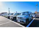 ズラッと並んだ展示車と大きな「N」の看板が目印です!