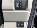ベースグレード 届出済未使用車 電動スライドドア 衝突軽減装置 コーナーセンサー レーンキープ スマートキー LEDヘッド オートハイビーム オートエアコン 誤発進抑制機能 先行車発進告知 ステアリングスイッチ(31枚目)