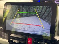 【バックカメラ】駐車時に後方がリアルタイム映像で確認できます。大型商業施設や立体駐車場での駐車時や、夜間のバック時に大活躍！運転スキルに関わらず、今や必須となった装備のひとつです！ 5
