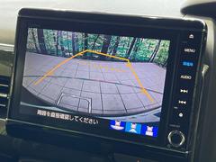 【バックカメラ】駐車時に後方がリアルタイム映像で確認できます。大型商業施設や立体駐車場での駐車時や、夜間のバック時に大活躍！運転スキルに関わらず、今や必須となった装備のひとつです！ 4