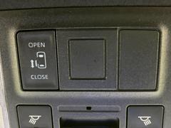 【パワースライドドア】スマートキーや運転席のスイッチでスライドドアの開閉が可能♪電動だから力を入れてドアを開ける必要が無く、小さいお子様でも、重い荷物を持っている時もラクに開け閉めできます♪ 5
