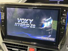 【ＢＩＧ−Ｘ１０インチナビ】人気の大画面ＢＩＧ−Ｘナビを装備。専用設計で車内の雰囲気にマッチ！ナビ利用時のマップ表示は見やすく、テレビやＤＶＤは臨場感がアップ！いつものドライブがグッと楽しくなります♪ 4