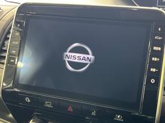【純正１０型ナビ】人気の大型１０インチナビを装備。存在感のある大画面はインパクト大！ナビ利用時のマップ表示は見やすく、テレビやＤＶＤは臨場感がアップ！いつものドライブがグッと楽しくなります♪ 4