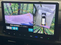 【マルチビューカメラシステム】専用のカメラにより、上から見下ろしたような視点で３６０度クルマの周囲を確認することができます☆死角部分も確認しやすく、狭い場所での切り返しや駐車もスムーズに行えます。 4