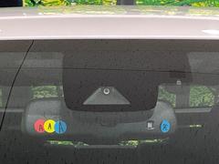 【トヨタセーフティセンス】走行中に前方の車両等を認識し、衝突しそうな時は警報とブレーキで衝突回避と被害軽減をアシスト。より安全にドライブをお楽しみいただけます。 5