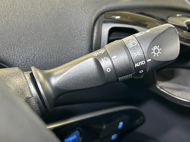 プリウス Ｓ　４ＷＤ　クルーズコントロール　純正フルセグナビ　Ｂｌｕｅｔｏｏｔｈ　バックカメラ　ＥＴＣ　プッシュスタート　車線逸脱警報　横滑り防止装置　オートハイビーム　オートライト　オートエアコン（31枚目）