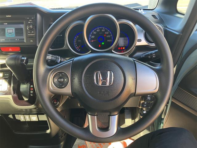 ハンドルの状態が悪いと運転に集中できませんよね。こちらの車、お気軽にお問い合わせください。