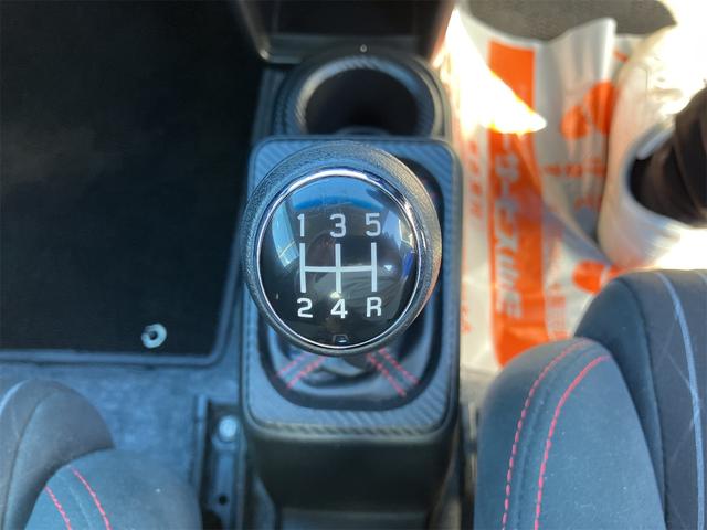 シフトレバー。ぜひ一度お客様の目で確認してください。