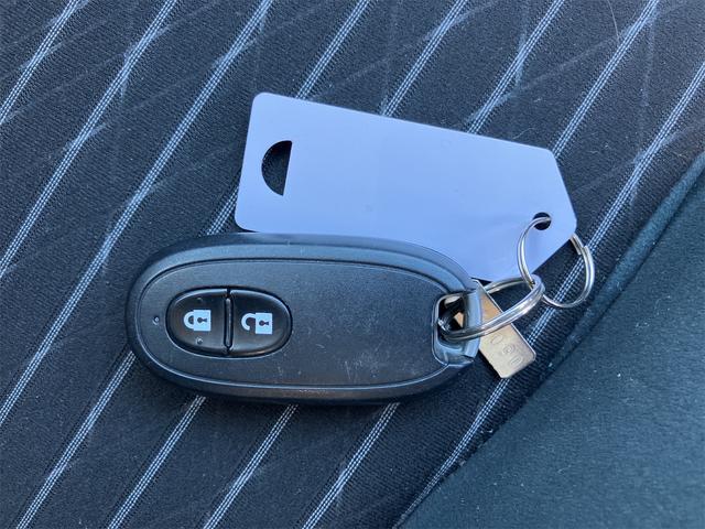 スマートキーシステム＆プッシュエンジンスタートシステム、エンジン始動・停止をワンタッチで行え、キーのロックまでドアノブに触れる事でワンタッチ操作で行うことが出来ます☆