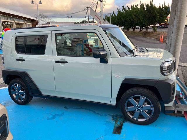 タフト Gターボ ダーククロムベンチャー 4WD 660cc 4WD CVT スカイフィールトップ ディスプレイオーディオ ドラレコ クルーズコントロール 衝突被害軽減ブレーキ 横滑り防止装置 ABS アイドリングストップ プッシュボタンスタート(6枚目)