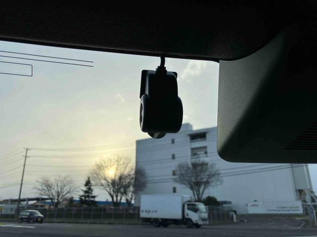 タフト Gターボ ダーククロムベンチャー 4WD 660cc 4WD CVT スカイフィールトップ ディスプレイオーディオ ドラレコ クルーズコントロール 衝突被害軽減ブレーキ 横滑り防止装置 ABS アイドリングストップ プッシュボタンスタート(19枚目)