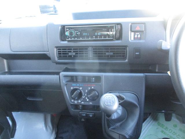 サンバーバン トランスポーター 4WD MT 衝突被害軽減システム クリアランスソナー 両側スライドドア キーレスエントリー アイドリングストップ ESC エアコン パワーステアリング パワーウィンドウ 運転席エアバッグ(6枚目)