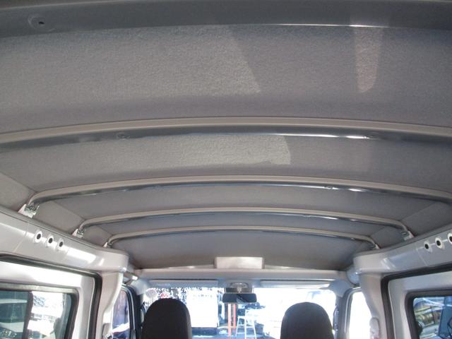 サンバーバン トランスポーター 4WD MT 衝突被害軽減システム クリアランスソナー 両側スライドドア キーレスエントリー アイドリングストップ ESC エアコン パワーステアリング パワーウィンドウ 運転席エアバッグ(27枚目)