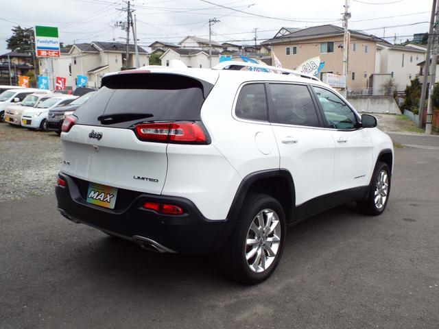 ジープ・チェロキー リミテッド　切替式４ＷＤ　ナビ　テレビ　Ｂカメラ　前後ドラレコ　クルコン　ＥＴＣ　パワーシート　レザーシート　シートヒーター　パワーバックドア　ＨＩＤ　オートライト　スマートキー　Ｐスタート　１８インチ純正アルミ（8枚目）