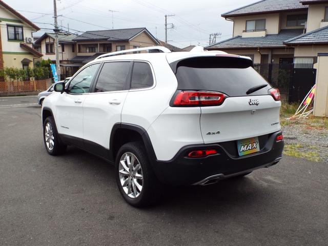 ジープ・チェロキー リミテッド　切替式４ＷＤ　ナビ　テレビ　Ｂカメラ　前後ドラレコ　クルコン　ＥＴＣ　パワーシート　レザーシート　シートヒーター　パワーバックドア　ＨＩＤ　オートライト　スマートキー　Ｐスタート　１８インチ純正アルミ（9枚目）