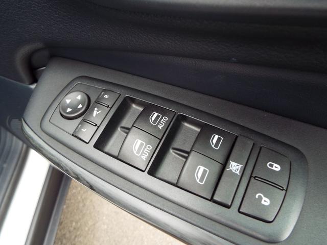 ジープ・チェロキー リミテッド　切替式４ＷＤ　ナビ　テレビ　Ｂカメラ　前後ドラレコ　クルコン　ＥＴＣ　パワーシート　レザーシート　シートヒーター　パワーバックドア　ＨＩＤ　オートライト　スマートキー　Ｐスタート　１８インチ純正アルミ（31枚目）