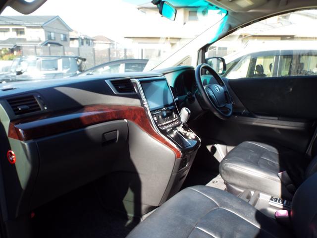 ヴェルファイア ２．４Ｚ　後期型　ナビ　テレビ　バックカメラ　ＥＴＣ　フリップダウン　クルーズコントロール　両側パワースライドドア　ＨＩＤライト　オートライト　フォグランプ　スマートキー　プッシュスタート　純正アルミホイール（10枚目）