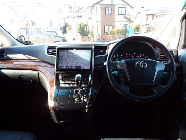 ヴェルファイア ２．４Ｚ　後期型　ナビ　テレビ　バックカメラ　ＥＴＣ　フリップダウン　クルーズコントロール　両側パワースライドドア　ＨＩＤライト　オートライト　フォグランプ　スマートキー　プッシュスタート　純正アルミホイール（19枚目）