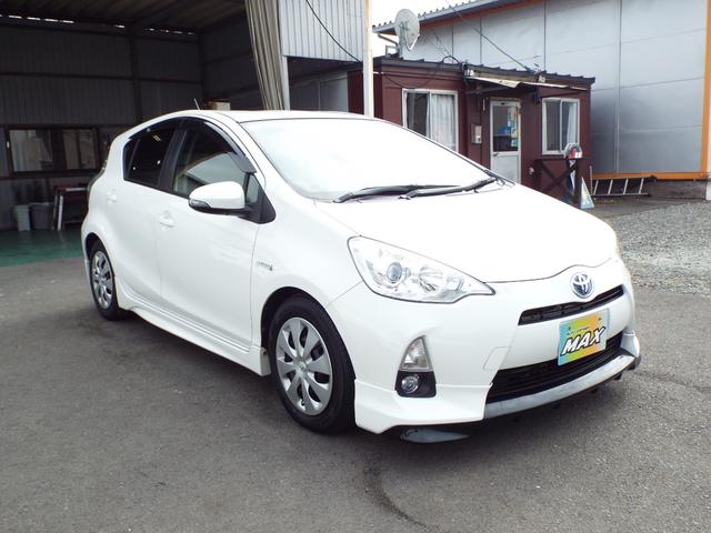 アクア Ｓ　ハイブリッド車　ナビ　テレビ　バックカメラ　ＥＴＣ　エンジンスターター　ＨＩＤヘッドライト　オートライト　フォグランプ　スマートキー　キーレス　プッシュスタート　オートエアコン　フルフラットシート（4枚目）