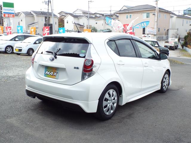 アクア Ｓ　ハイブリッド車　ナビ　テレビ　バックカメラ　ＥＴＣ　エンジンスターター　ＨＩＤヘッドライト　オートライト　フォグランプ　スマートキー　キーレス　プッシュスタート　オートエアコン　フルフラットシート（8枚目）