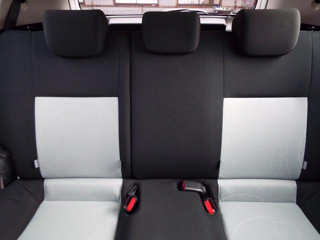 アクア Ｓ　ハイブリッド車　ナビ　テレビ　バックカメラ　ＥＴＣ　エンジンスターター　ＨＩＤヘッドライト　オートライト　フォグランプ　スマートキー　キーレス　プッシュスタート　オートエアコン　フルフラットシート（13枚目）