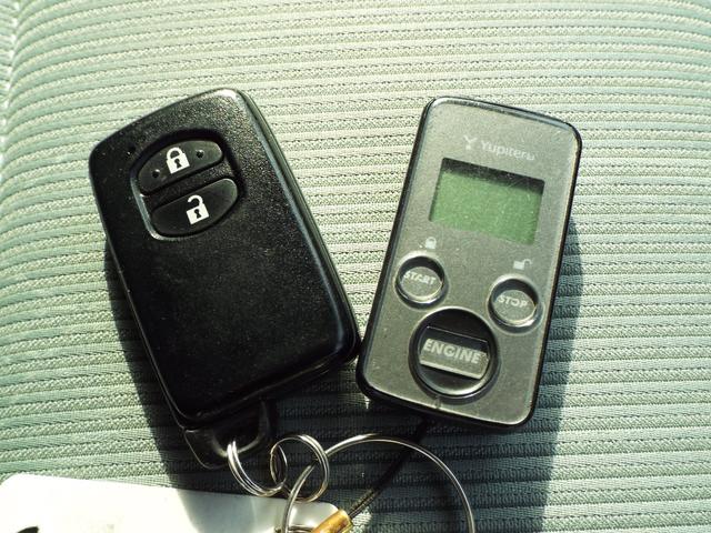 アクア Ｓ　ハイブリッド車　ナビ　テレビ　バックカメラ　ＥＴＣ　エンジンスターター　ＨＩＤヘッドライト　オートライト　フォグランプ　スマートキー　キーレス　プッシュスタート　オートエアコン　フルフラットシート（30枚目）