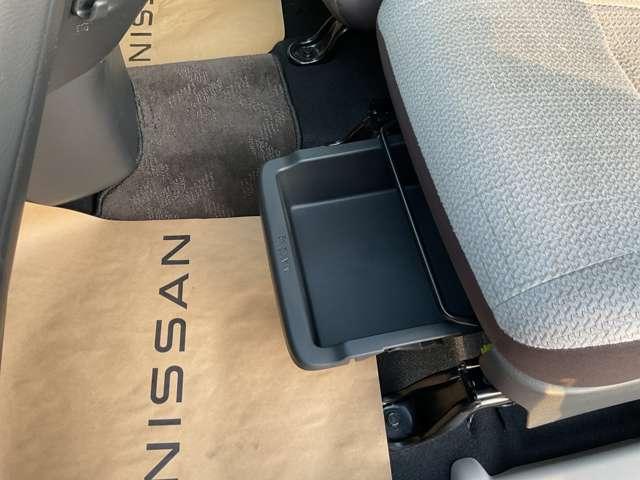 デイズ X 衝突軽減 ワイドナビTV 360°モニター ETC アイドリングストップ 障害物センサー 車線逸脱警報 オートマチックハイビーム フルセグTV DVD再生 インテリキー 純正アルミ ワンオーナー(19枚目)