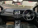 ますますドライブが楽しくなる、明るく開放的な運転席まわりです。