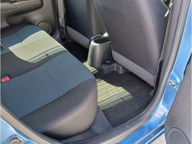 ノート １．２　Ｘ　ＦＯＵＲ　Ｖセレクション　プラスセーフティ　ワンセグＴＶ　パワーウィンドウ　パワーステアリング　車線逸脱警報装置　エアコン　ＡＢＳ　切替４ＷＤ　Ｂカメラ　盗難防止システム　ＥＴＣ付　全周囲カメラ　メモリーナビ　インテリジェントキー　ナビ＆ＴＶ（17枚目）