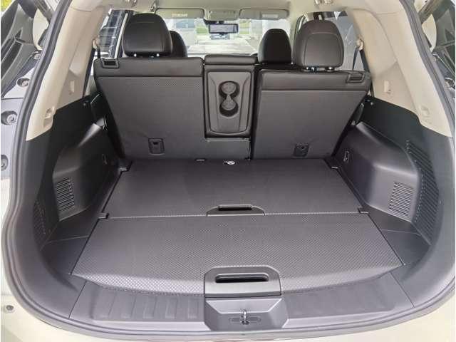 エクストレイル 2.0 20Xi 2列車 純正9インチメモリーナビゲーション アイドリングストップ車 LEDヘットライト Rカメラ 盗難防止装置 インテリキー レーンキープアシスト ETC ドライブレコーダー 記録簿 キーフリー TVナビ オートエアコン アルミホイール ABS(9枚目)