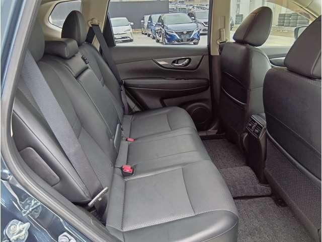 エクストレイル ２．０　２０Ｘ　エマージェンシーブレーキパッケージ　２列車　４ＷＤ　純正メモリーナビ　ＬＥＤヘッドライト　スマキ－　アイドリングＳＴＯＰ　セキュリティ　ＡＷＤ　アルミ　ナビ＆ＴＶ　メモリーナビゲーション　ＬＥＤヘッドランプ　エアコン　ワンセグ　パワーステアリング　キーレス　ＥＴＣ車載器　パワーウインドウ（14枚目）