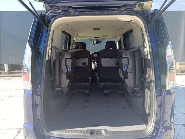 セレナ １．２　ｅ－ＰＯＷＥＲ　ハイウェイスター　Ｖ　日産純正メモリーナビ・アラウンドビューモ　３６０°カメラ　エマジェンシーブレーキ　１オナ　パーキングアシスト　寒冷地仕様　スマキー　バックカメラ　禁煙　ＬＥＤ　レーンアシスト　点検記録簿付　ＥＴＣ　イモビ　フルオートエアコン　アルミホイール（10枚目）