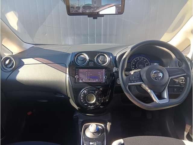 ノート 1.2 e-POWER X 日産純正メモリーナビ・アラウンドビューモ 禁煙 360°カメラ 記録簿付 Rカメラ 運転席助手席エアバック レーンキープ AUTOエアコン 1オーナー 盗難防止システム ナビTV AW サイドカメラ 運転席エアバッグ キーレスエントリー(4枚目)