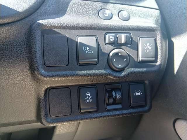 ノート 1.2 e-POWER X 日産純正メモリーナビ・アラウンドビューモ 禁煙 360°カメラ 記録簿付 Rカメラ 運転席助手席エアバック レーンキープ AUTOエアコン 1オーナー 盗難防止システム ナビTV AW サイドカメラ 運転席エアバッグ キーレスエントリー(11枚目)