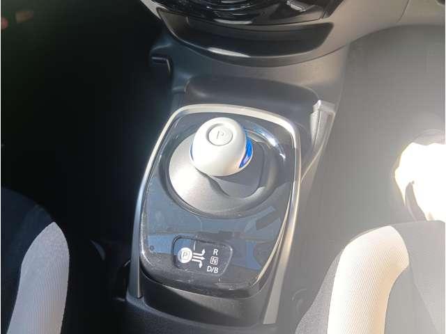 ノート 1.2 e-POWER X 日産純正メモリーナビ・アラウンドビューモ 禁煙 360°カメラ 記録簿付 Rカメラ 運転席助手席エアバック レーンキープ AUTOエアコン 1オーナー 盗難防止システム ナビTV AW サイドカメラ 運転席エアバッグ キーレスエントリー(15枚目)