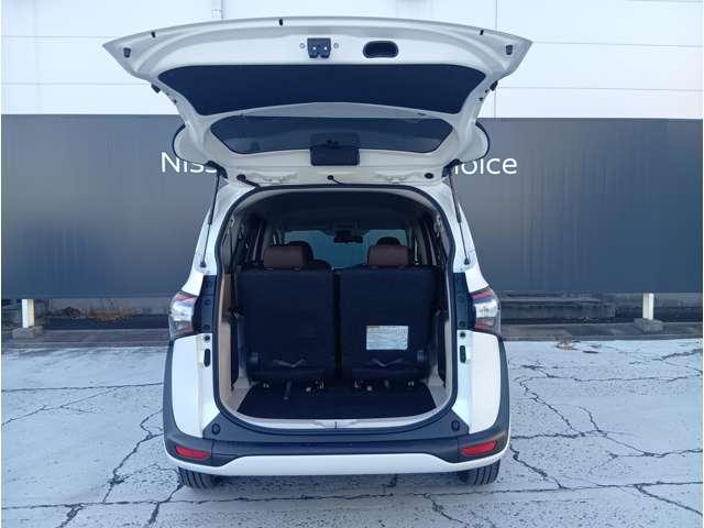 �V�[�g��|���ĉ��ɓ����Ɖ׎����L���ו�����������ς߂܂��B