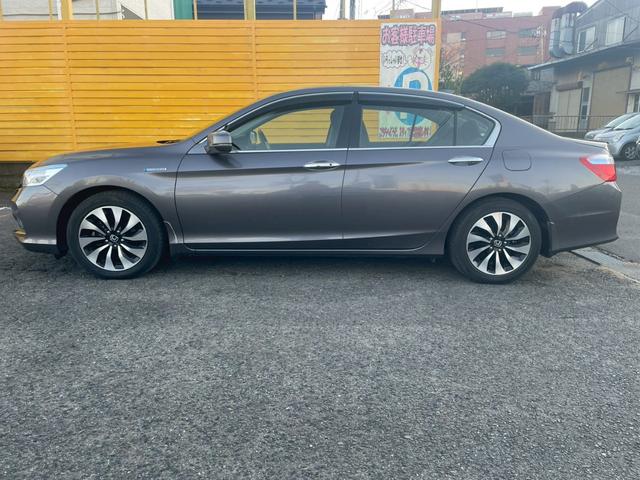 アコードハイブリッド ＬＸ　純正７インチナビ　フルセグ　Ｂｌｕｅｔｏｏｔｈ　バックカメラ　ＥＴＣ　クルーズコントロール　パワーシート　ステアリングスイッチ　ＬＥＤヘッドライト　フォグランプ（9枚目）