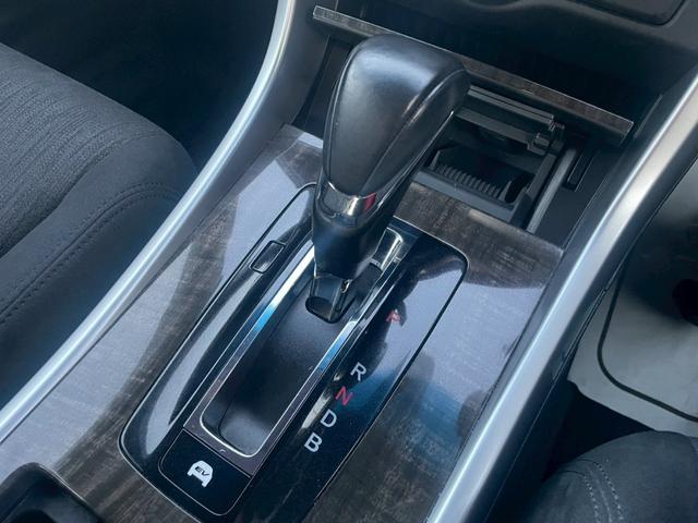 アコードハイブリッド ＬＸ　純正７インチナビ　フルセグ　Ｂｌｕｅｔｏｏｔｈ　バックカメラ　ＥＴＣ　クルーズコントロール　パワーシート　ステアリングスイッチ　ＬＥＤヘッドライト　フォグランプ（49枚目）