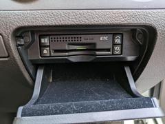 長距離ドライブの必需品！料金所をスムーズ通過できるＥＴＣも付いてます。 5